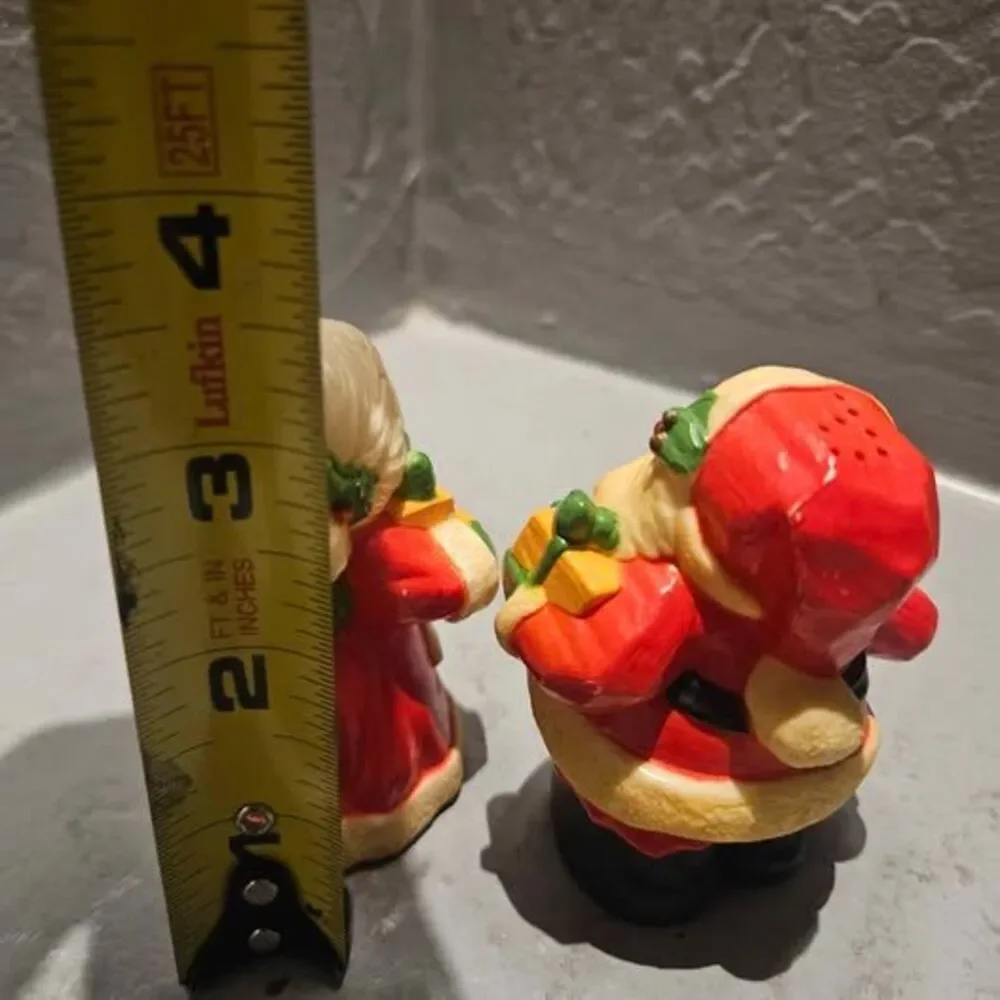 Vintage Santa and Mrs. Claus Plastic Salt and Pepper Shakers Hallmark